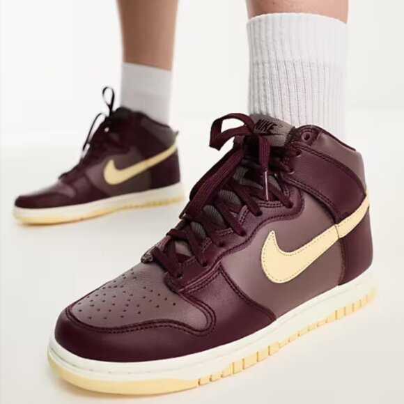 Nike High Dunk Shoes - Picture 3 of 3